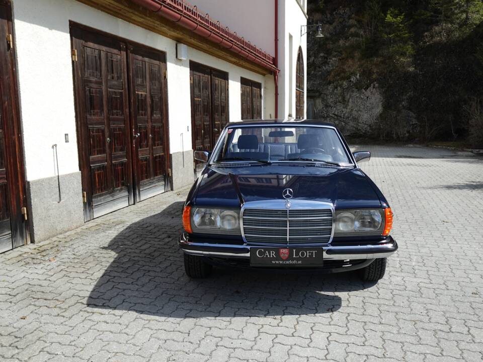 Bild 2/57 von Mercedes-Benz 230 CE (1980)