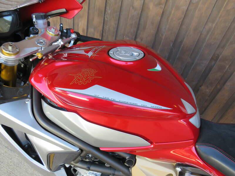 Bild 16/45 von MV Agusta F3 675 Serie Oro (2012)