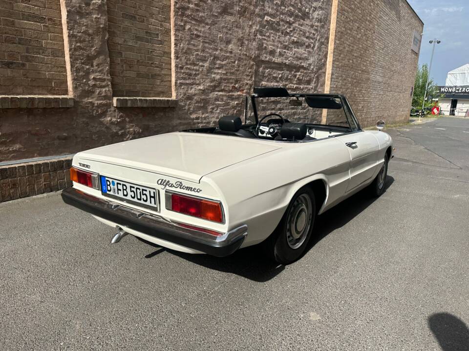 Image 51/63 of Alfa Romeo Spider 1300 Junior (1970)
