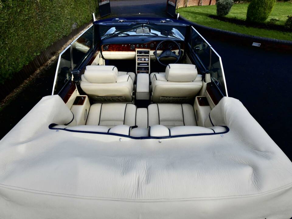 Image 32/50 of Rolls-Royce Corniche III (1990)