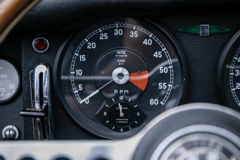 Image 28/36 de Jaguar E-Type (1967)