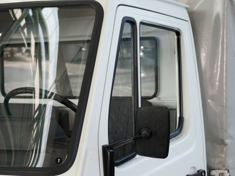 Image 5/43 of Mercedes-Benz T1 208 (1981)