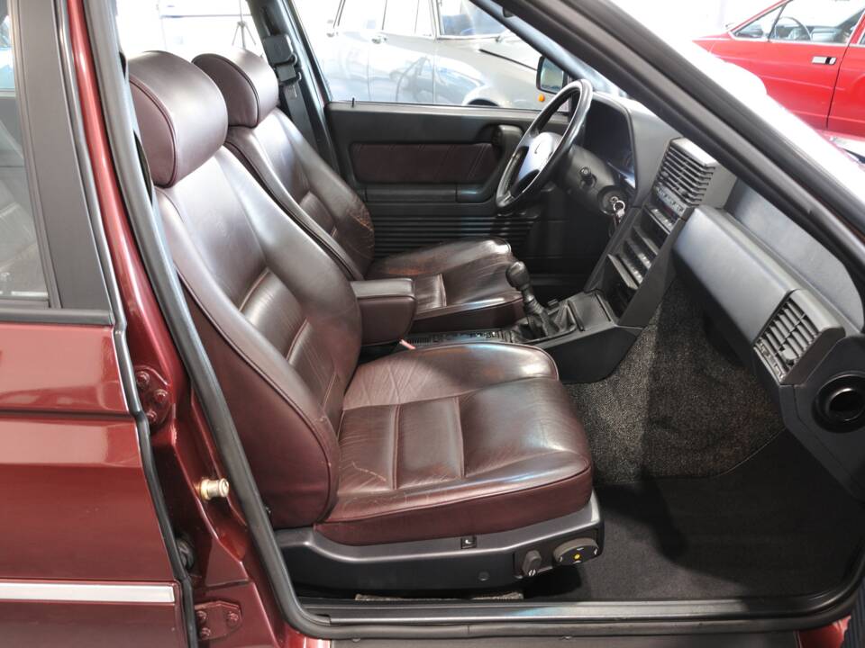 Bild 17/23 von Alfa Romeo 164 2.0 Super V6 (1993)