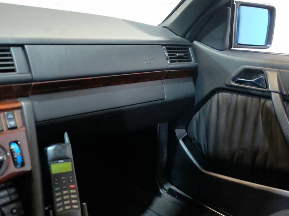 Image 10/30 de Mercedes-Benz E 220 (1995)
