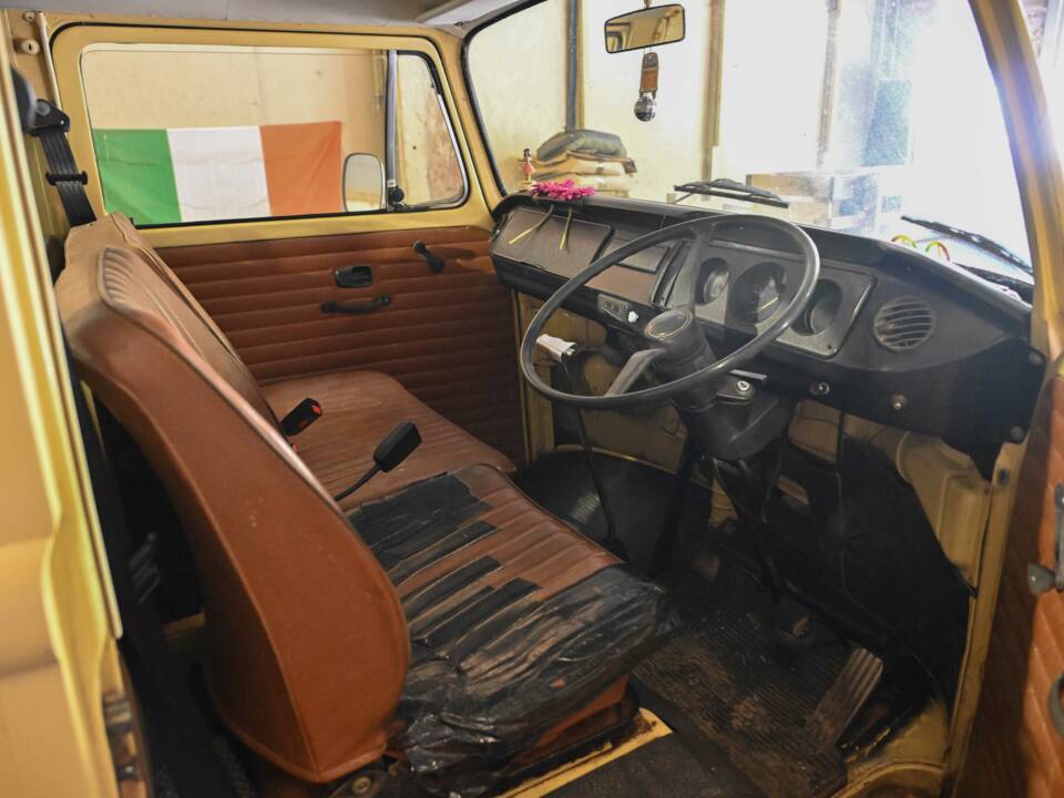 Image 19/23 of Volkswagen T2b Pickup Double Cabin (1978)