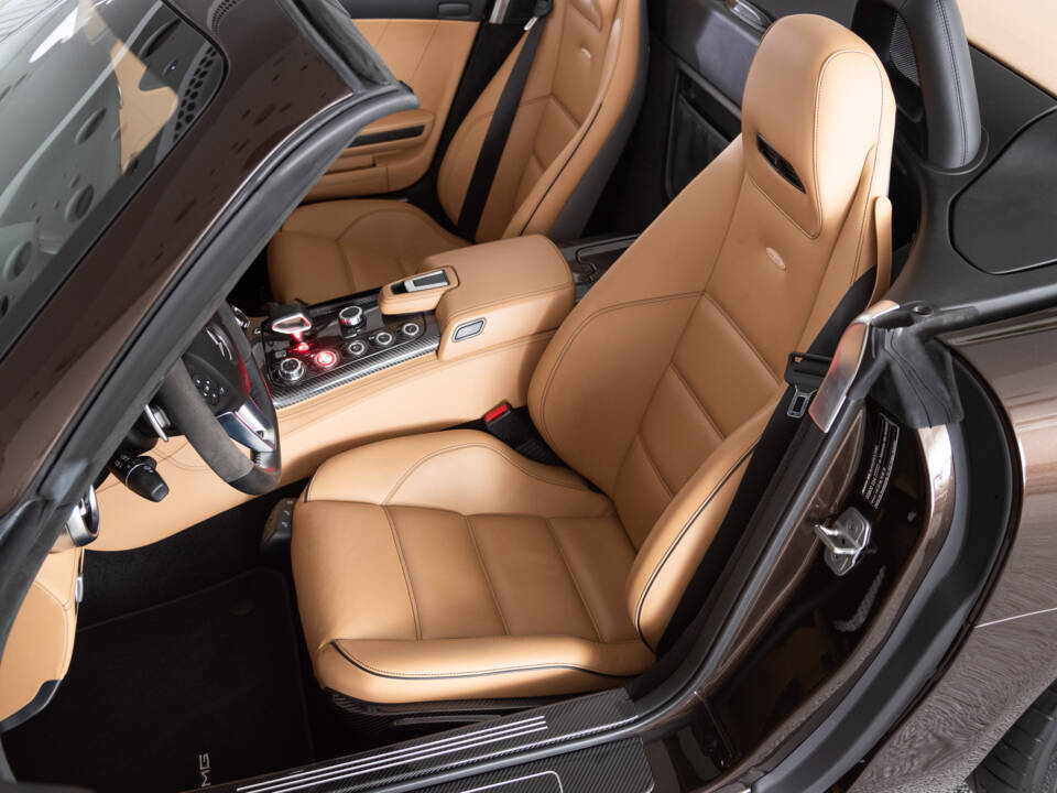 Imagen 36/59 de Mercedes-Benz SLS AMG Roadster (2012)