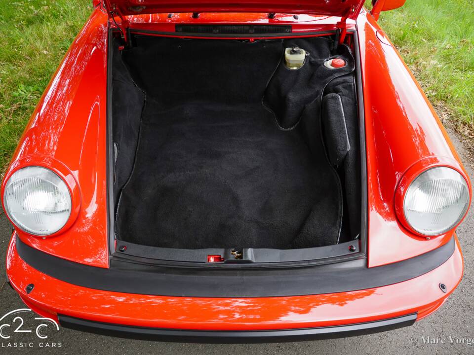 Image 22/63 of Porsche 911 Carrera 3.2 (1986)