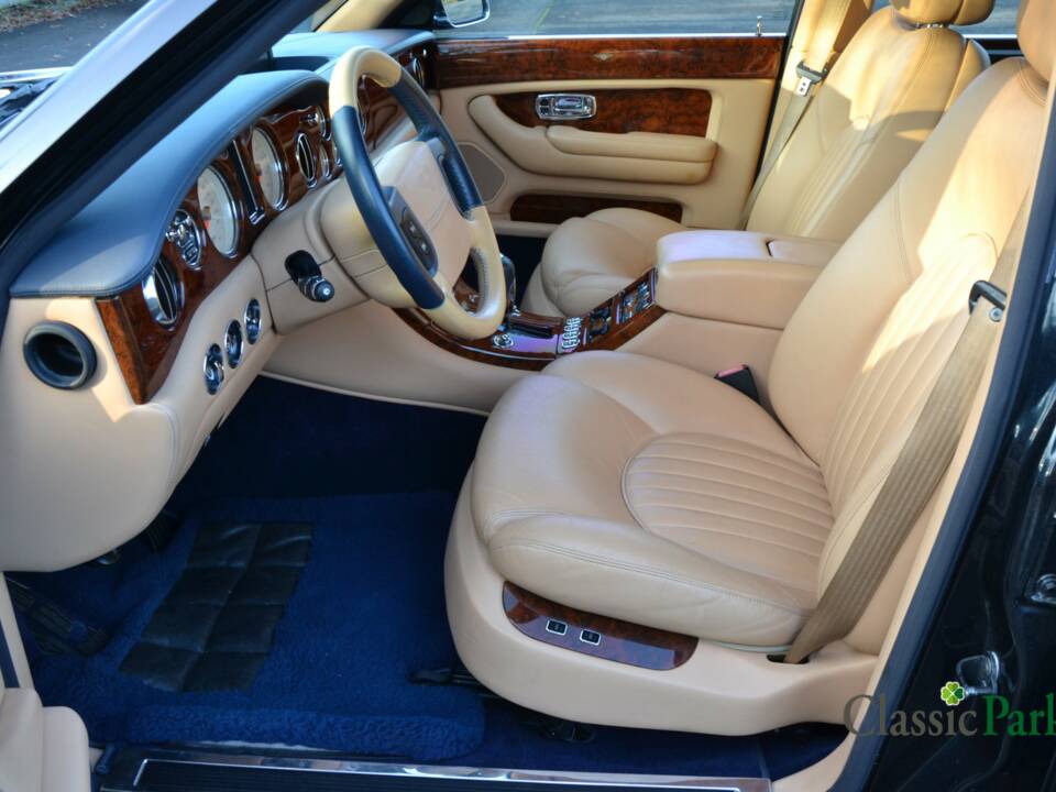 Bild 21/50 von Bentley Arnage Red Label (2002)