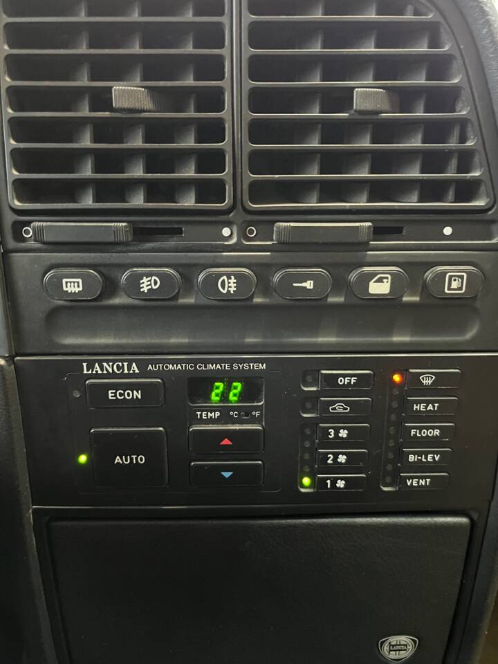 Bild 26/41 von Lancia Thema Station Wagon Turbo DS (1985)