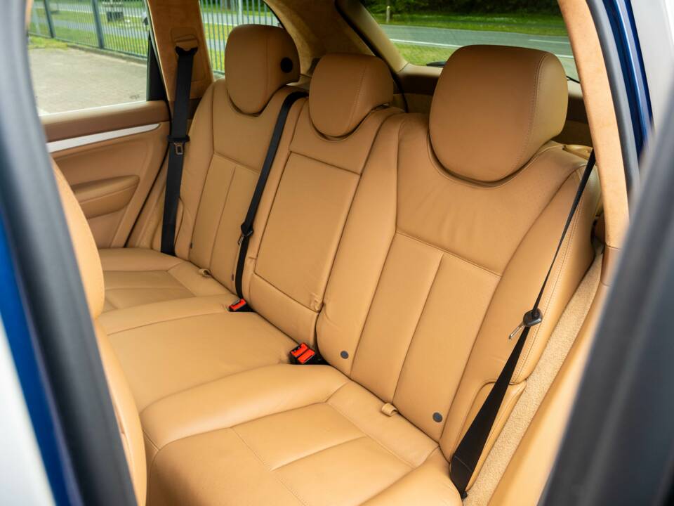 Image 21/25 of Porsche Cayenne Turbo (2008)