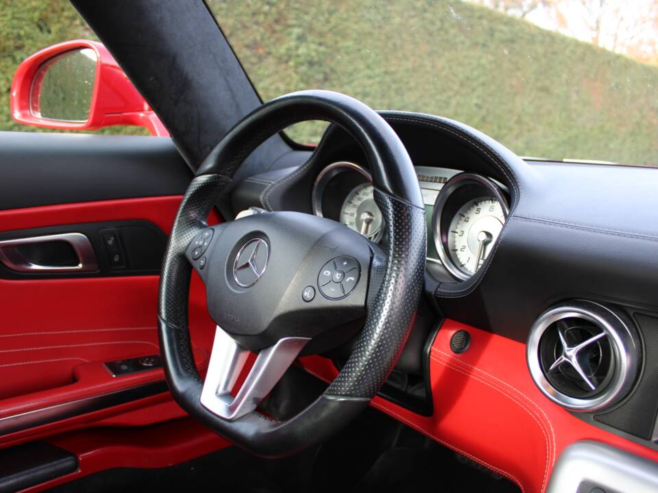 Image 51/57 of Mercedes-Benz SLS AMG (2010)