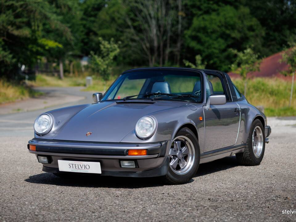 Image 2/44 de Porsche 911 Carrera 3.2 &quot;#250.000 911&quot; (1988)