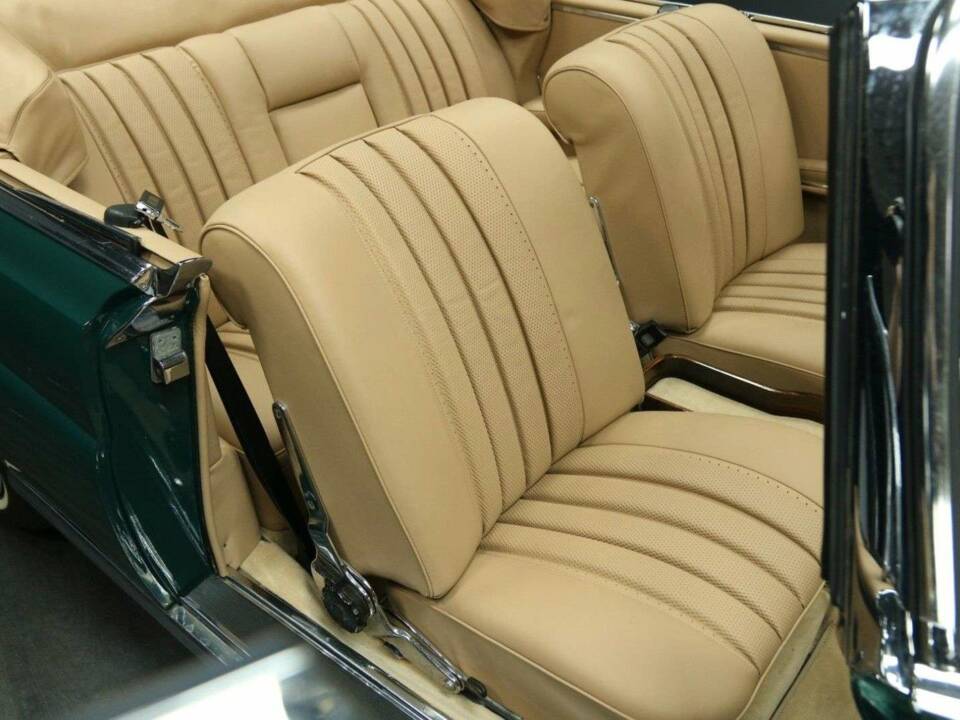 Bild 27/50 von Mercedes-Benz 250 SE (1966)