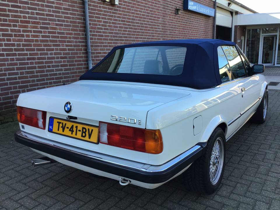 Imagen 3/20 de BMW 320i (1988)