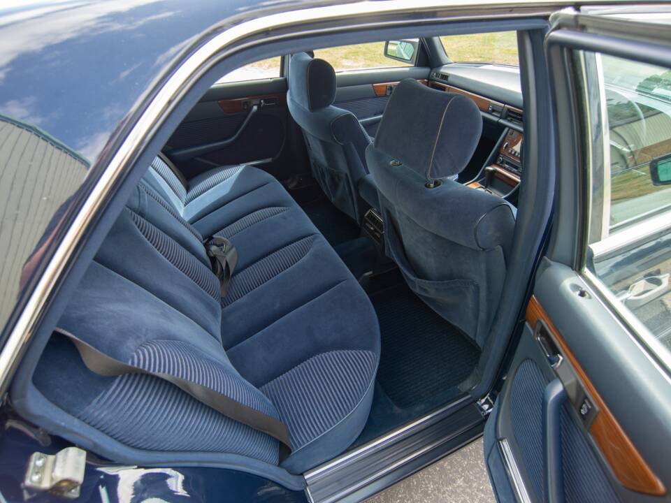 Bild 13/29 von Mercedes-Benz 300 SE (1990)