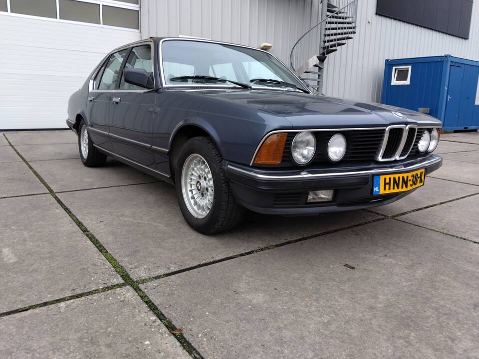 Bild 3/113 von BMW 735i (1986)