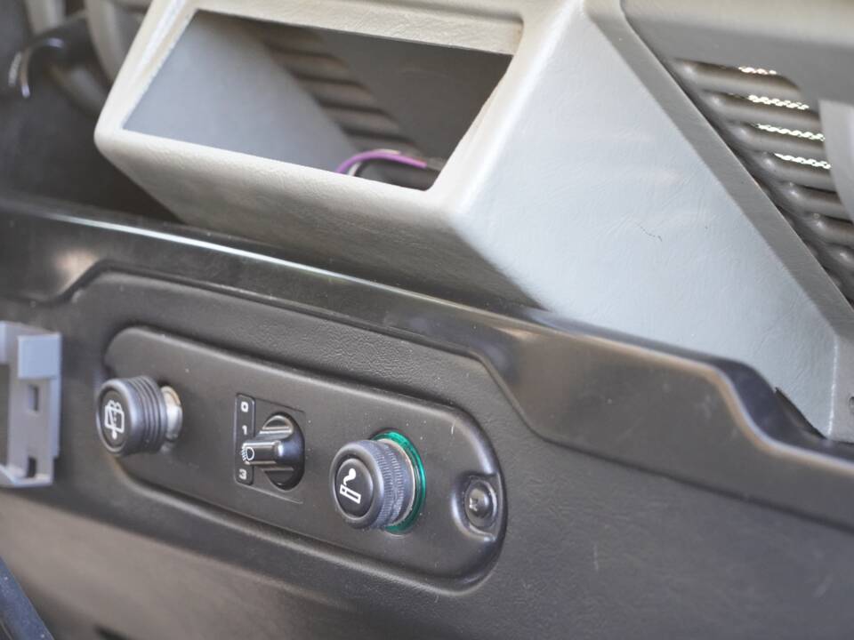 Image 18/64 of Land Rover Defender 90 Td5 (1999)