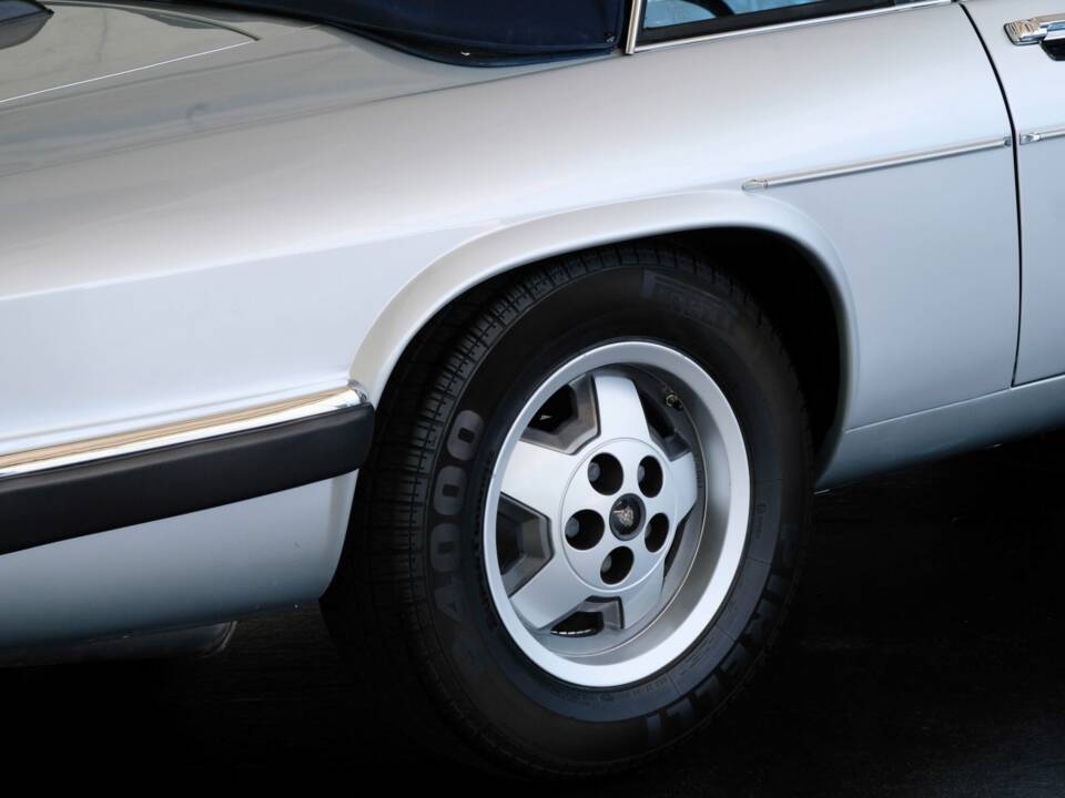 Image 45/47 of Jaguar XJ-SC 5.3 (1987)