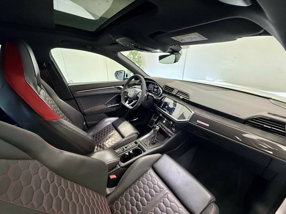 Image 18/28 of Audi RS Q3 (2019)