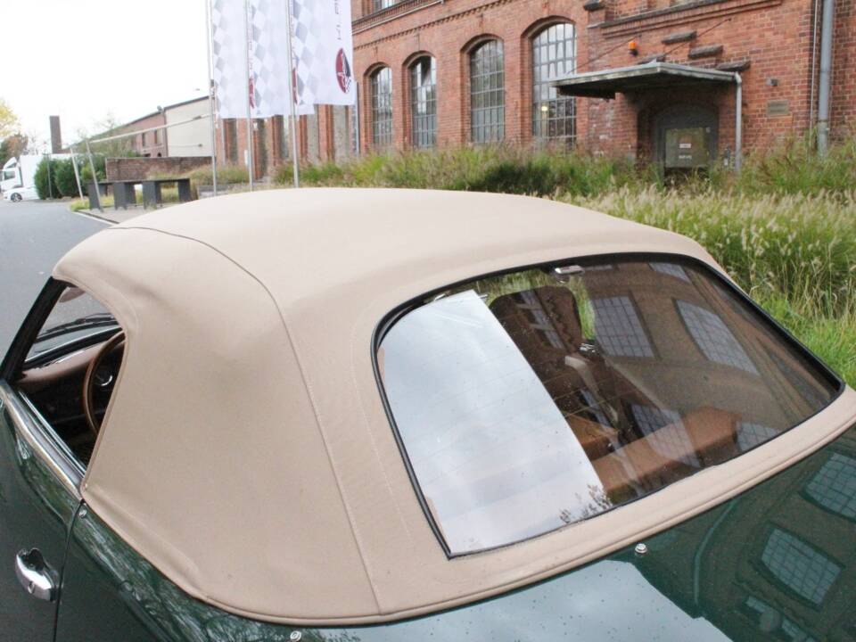 Image 10/17 of Volkswagen Karmann Ghia 1600 (1971)