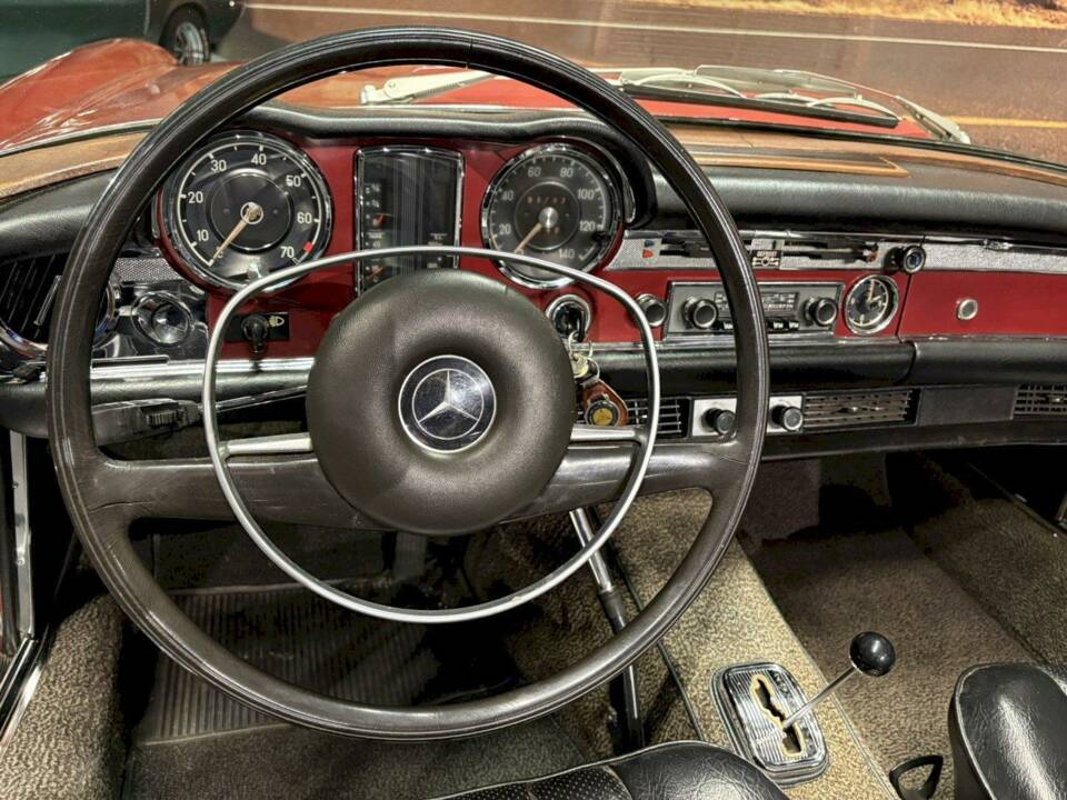 Image 22/35 de Mercedes-Benz 280 SL (1969)