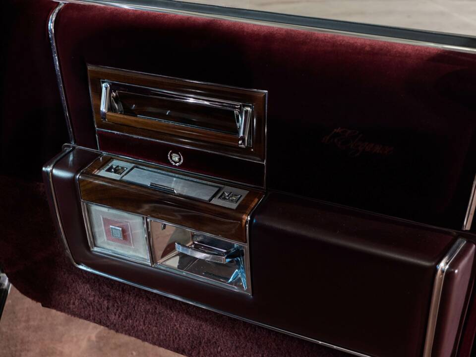 Image 46/58 of Cadillac Brougham Elegance (1988)