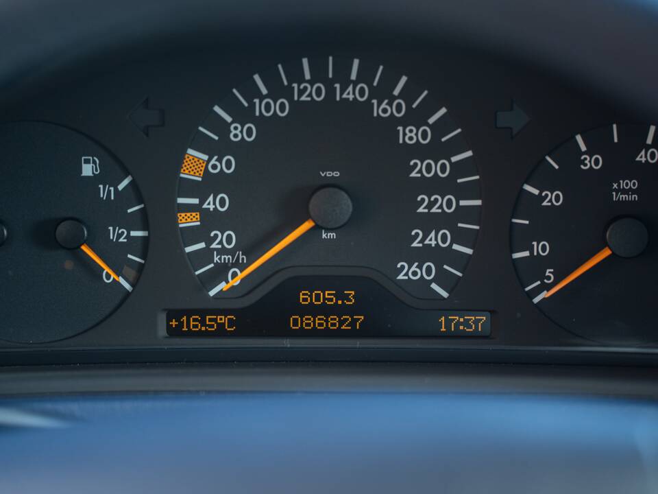 Bild 40/58 von Mercedes-Benz CLK 320 (1999)