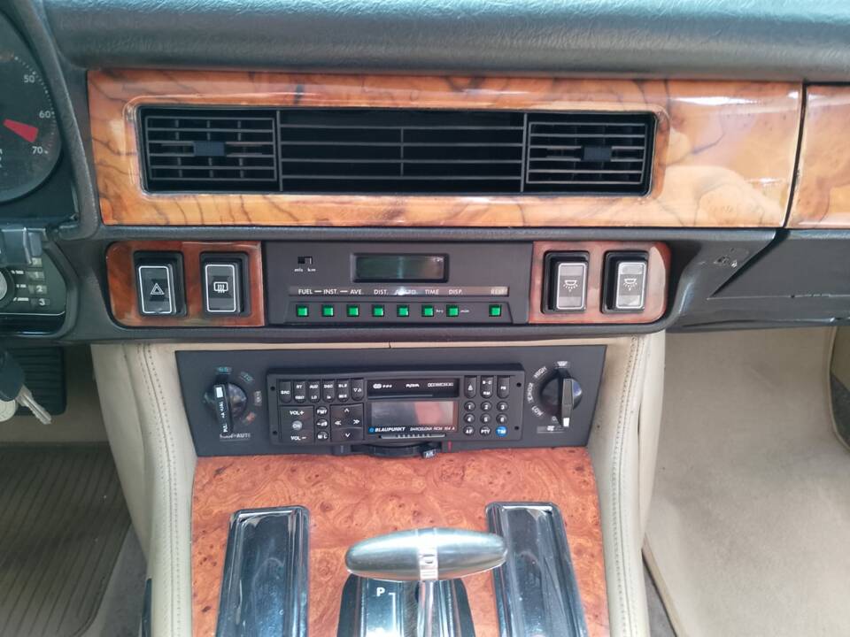 Image 30/70 of Jaguar XJ-S Convertible (1988)