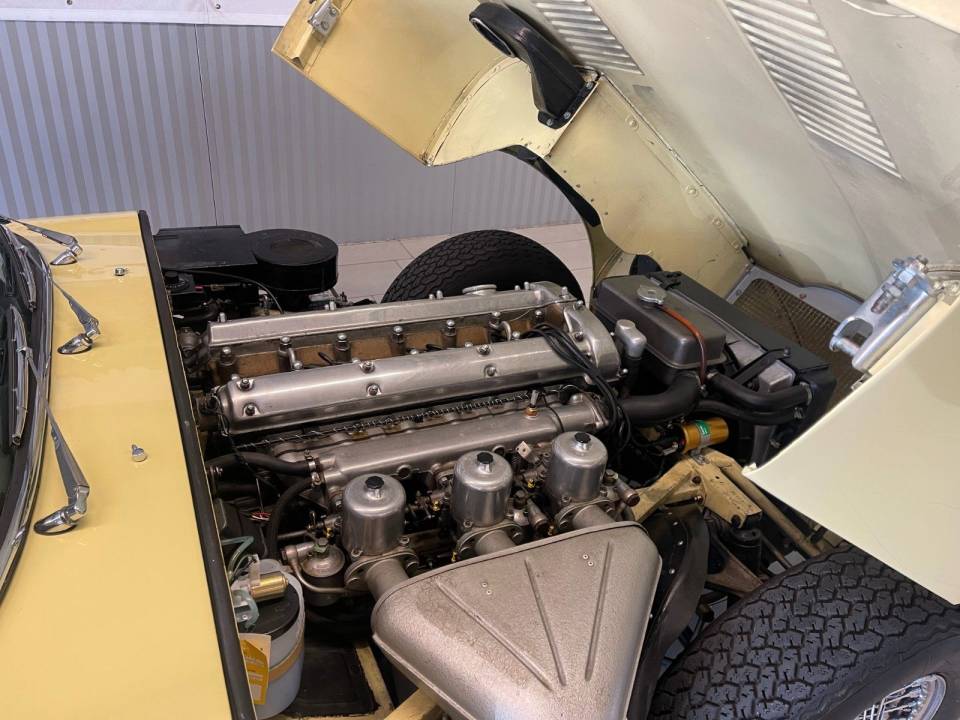 Image 15/15 de Jaguar Type E (2+2) (1966)