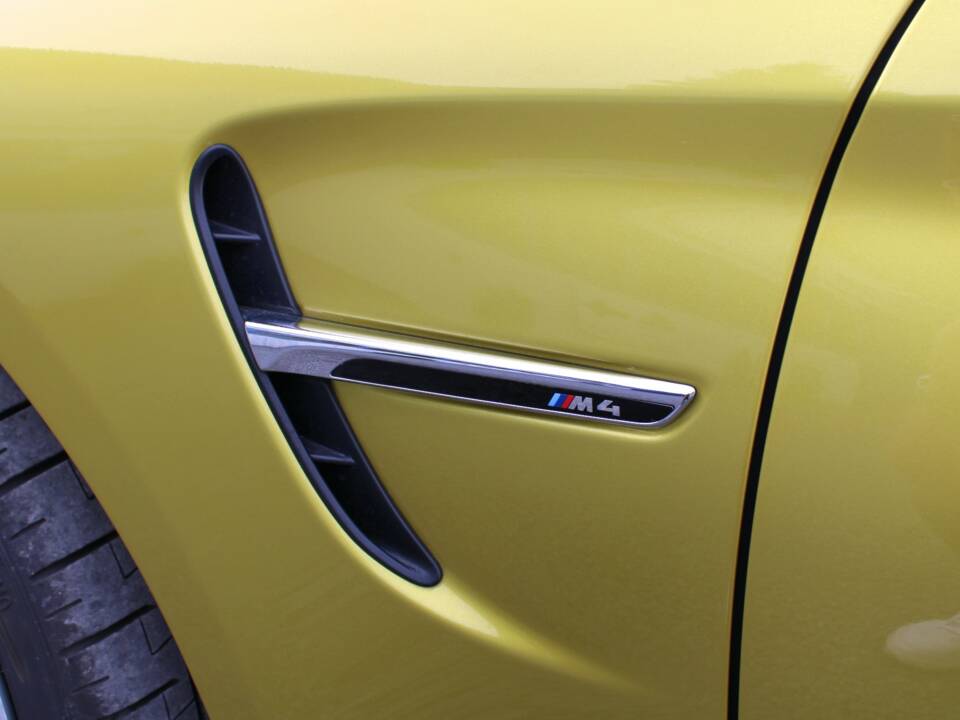 Image 12/98 of BMW M4 (2014)