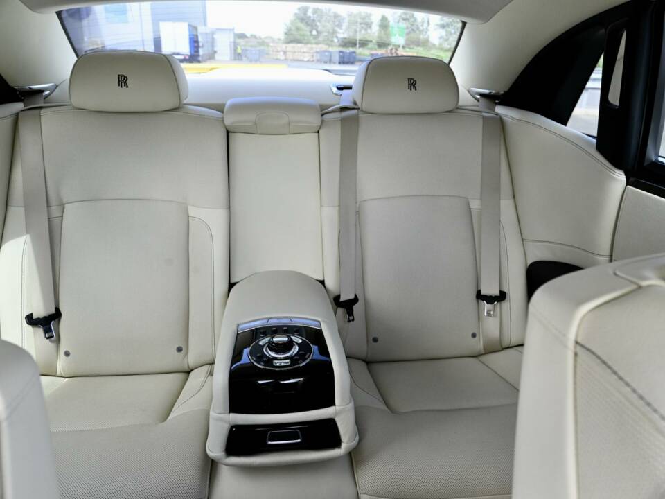 Immagine 25/50 di Rolls-Royce Ghost (2010)