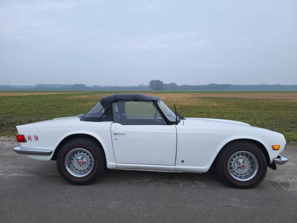 Image 6/8 of Triumph TR 6 (1973)