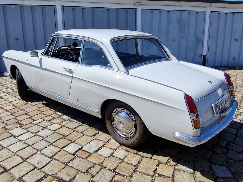 Image 2/14 of Peugeot 404 Coupé (1964)