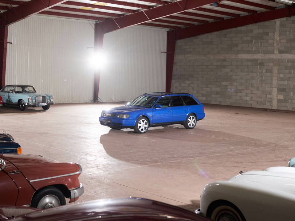 Image 11/113 of Audi S6 Plus Avant (1996)
