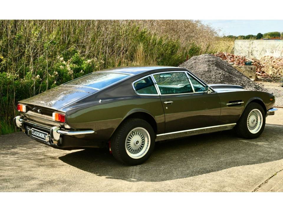 Image 9/14 of Aston Martin V8 (1979)