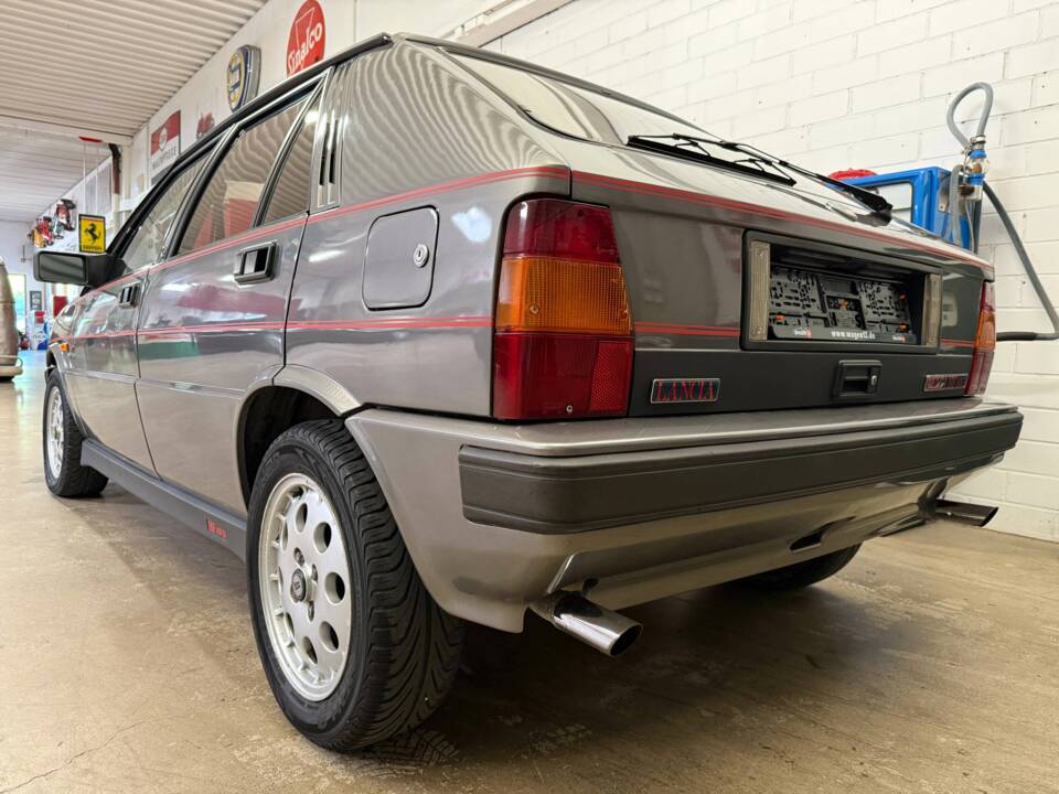 Imagen 15/20 de Lancia Delta HF Integrale (1989)