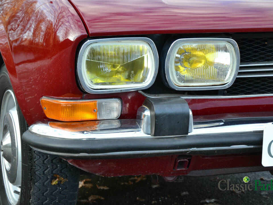 Image 30/38 of Peugeot 504 Convertible (1970)