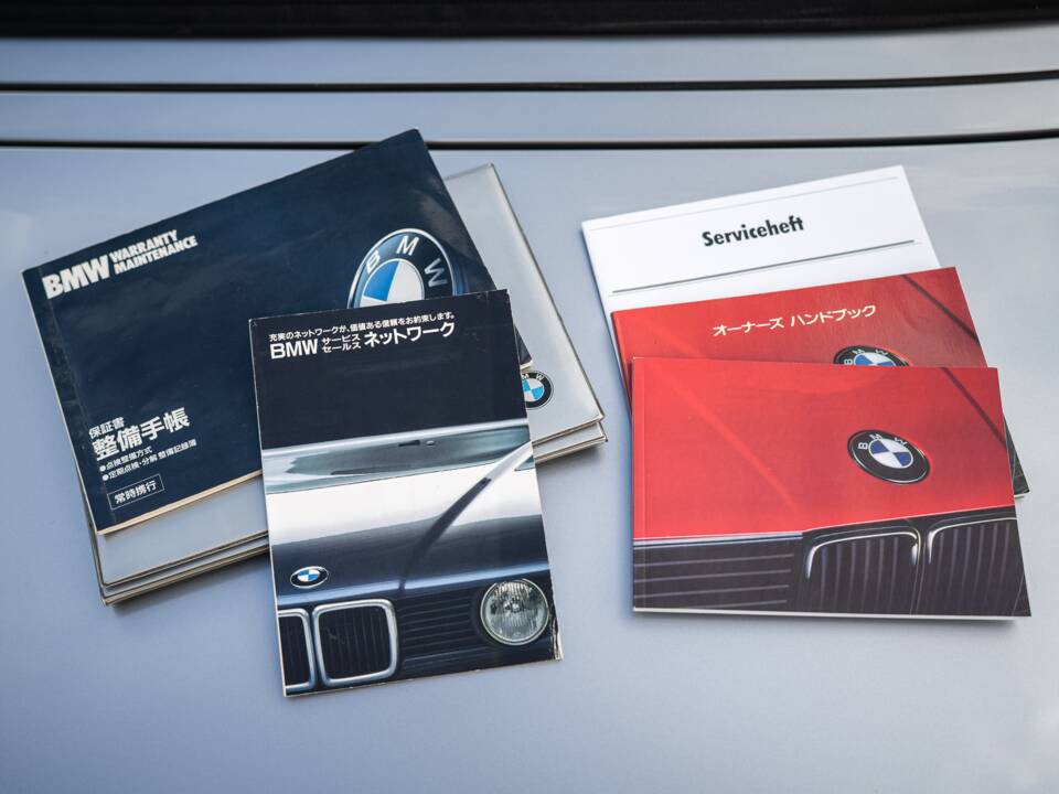 Image 65/71 of BMW 325i (1989)