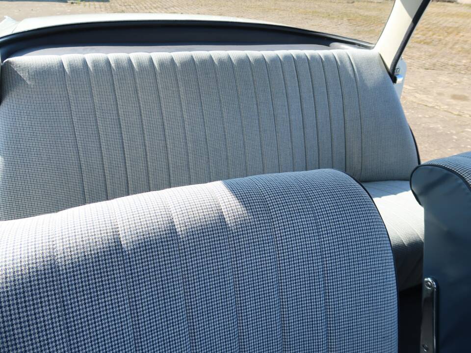 Image 18/50 of Mercedes-Benz 220 b (1965)