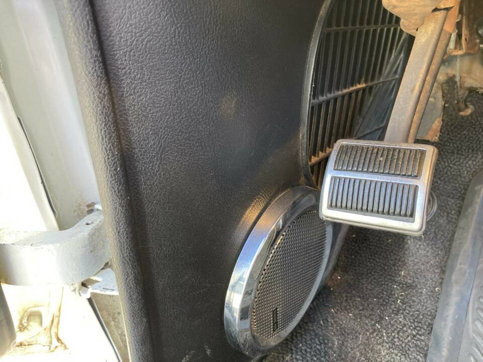 Image 44/50 of Pontiac Parisienne (1967)