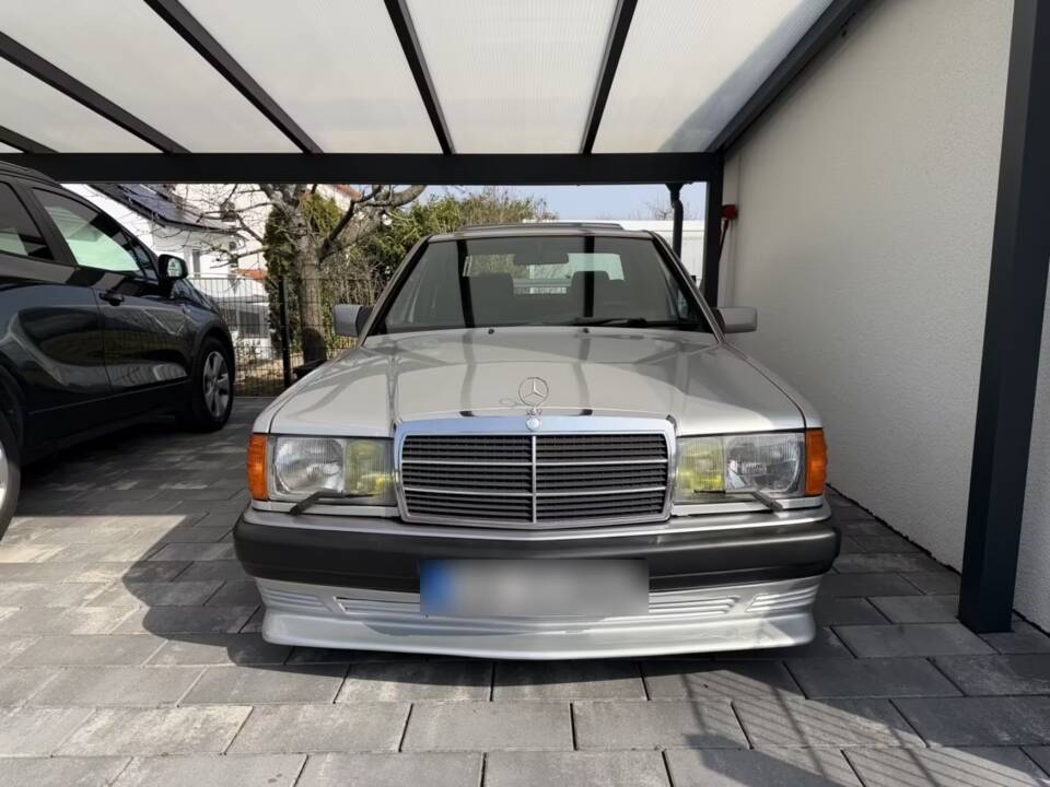 Immagine 2/49 di Mercedes-Benz 190 E (1990)