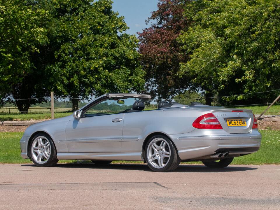 Image 16/50 of Mercedes-Benz CLK 55 AMG (2003)