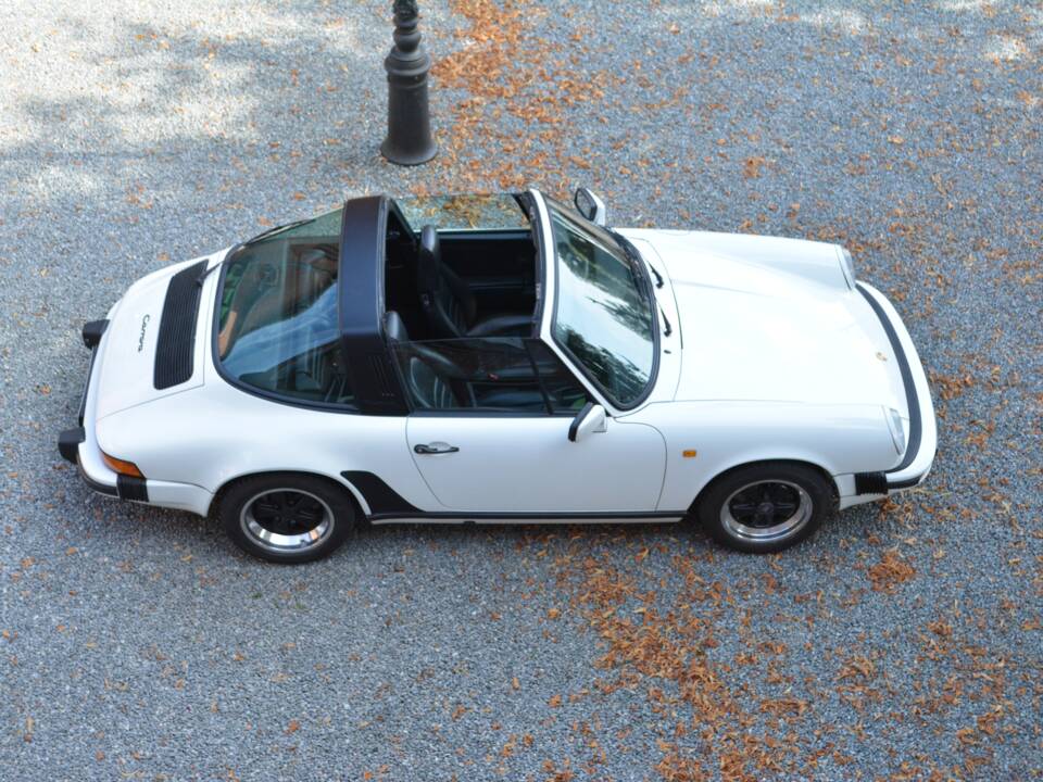 Bild 8/15 von Porsche 911 Carrera 3.2 (1986)