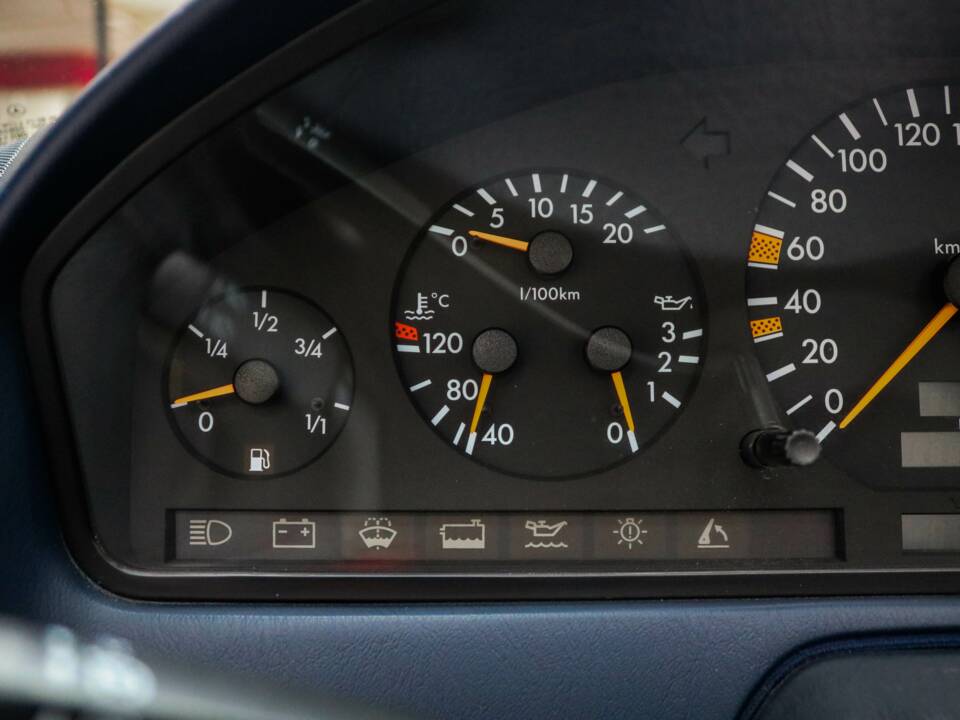 Bild 16/84 von Mercedes-Benz SL 320 (1996)