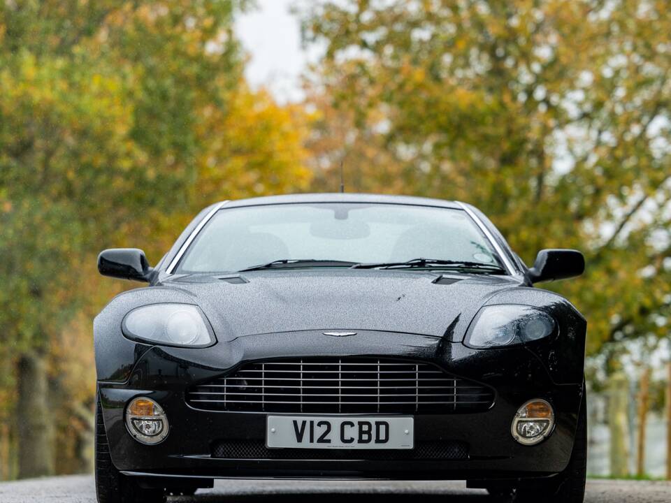 Afbeelding 14/50 van Aston Martin V12 Vanquish S (2007)