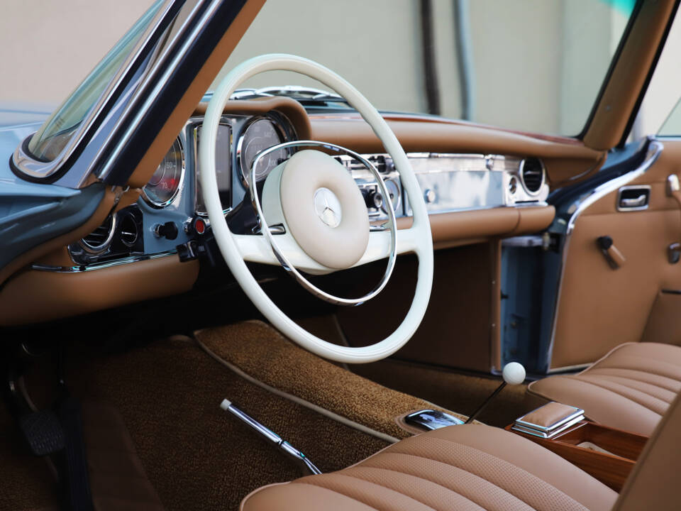 Afbeelding 6/40 van Mercedes-Benz 280 SL (1970)