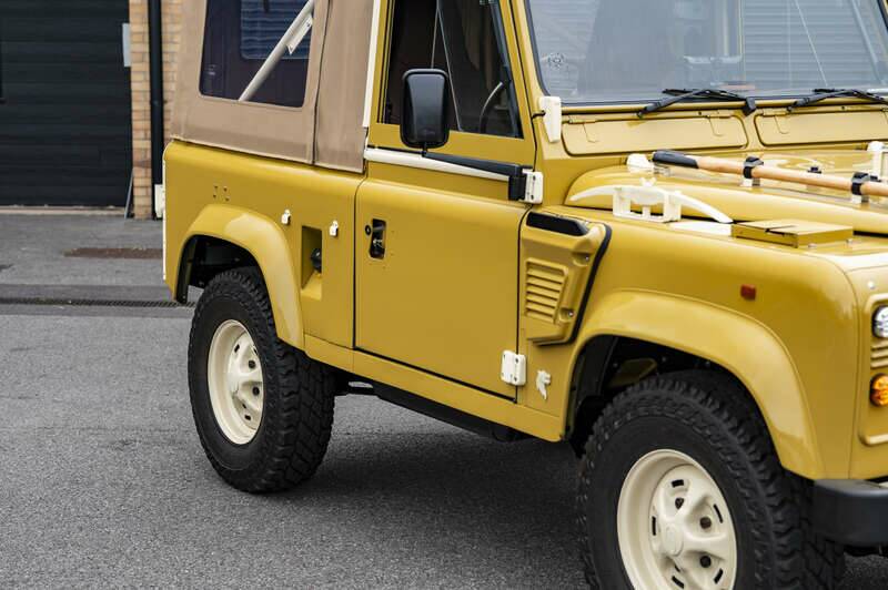 Image 22/39 of Land Rover Defender 90 Td5 (1998)