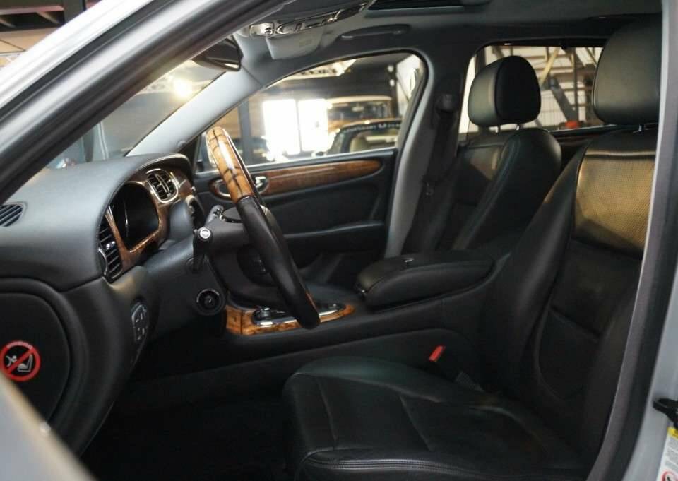Image 8/50 of Jaguar XJ 8 4.2 (2007)