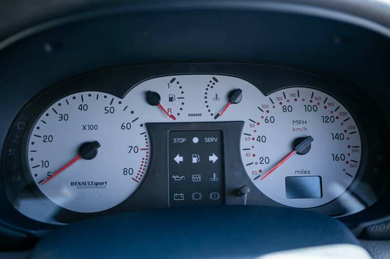 Imagen 10/34 de Renault Clio II V6 (2002)