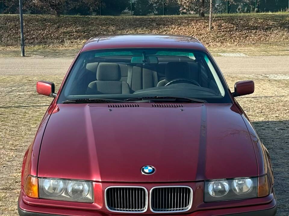 Bild 2/57 von BMW 320i (1993)